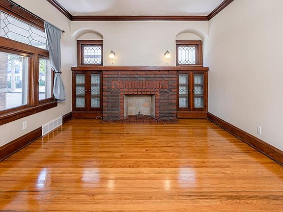 2nd image of 4022 Schiller Ave #Up