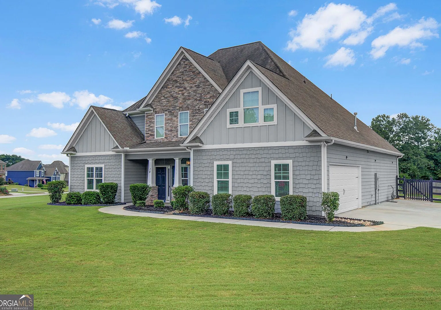 Spacious 5 Bedroom Home in Northgate School District — Photo 3