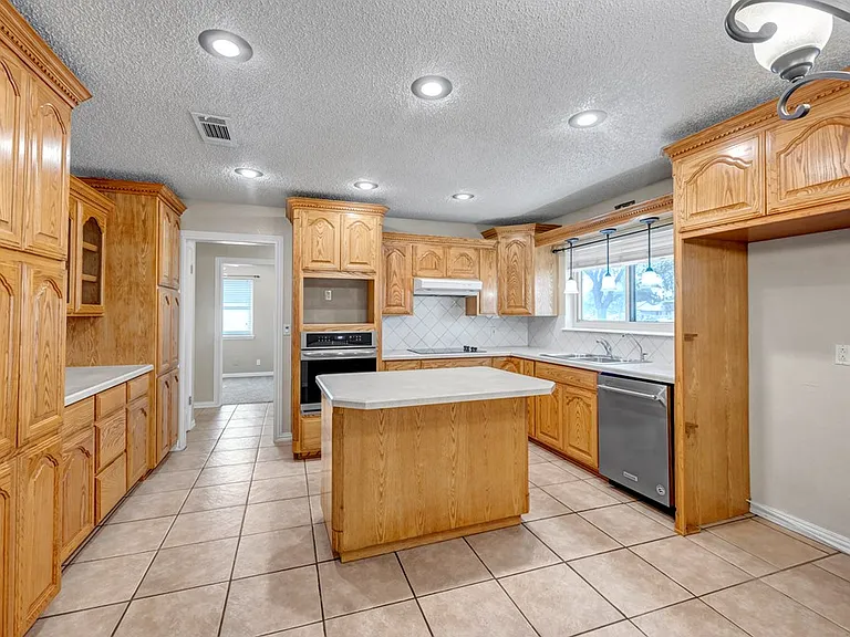 4202 Merrill Dr — Photo 6