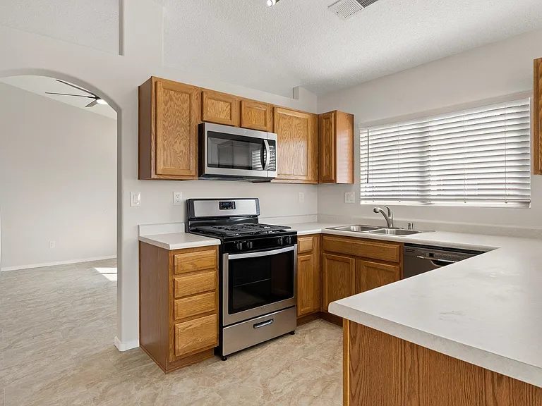6136 Vaughn Dr NE — Photo 5