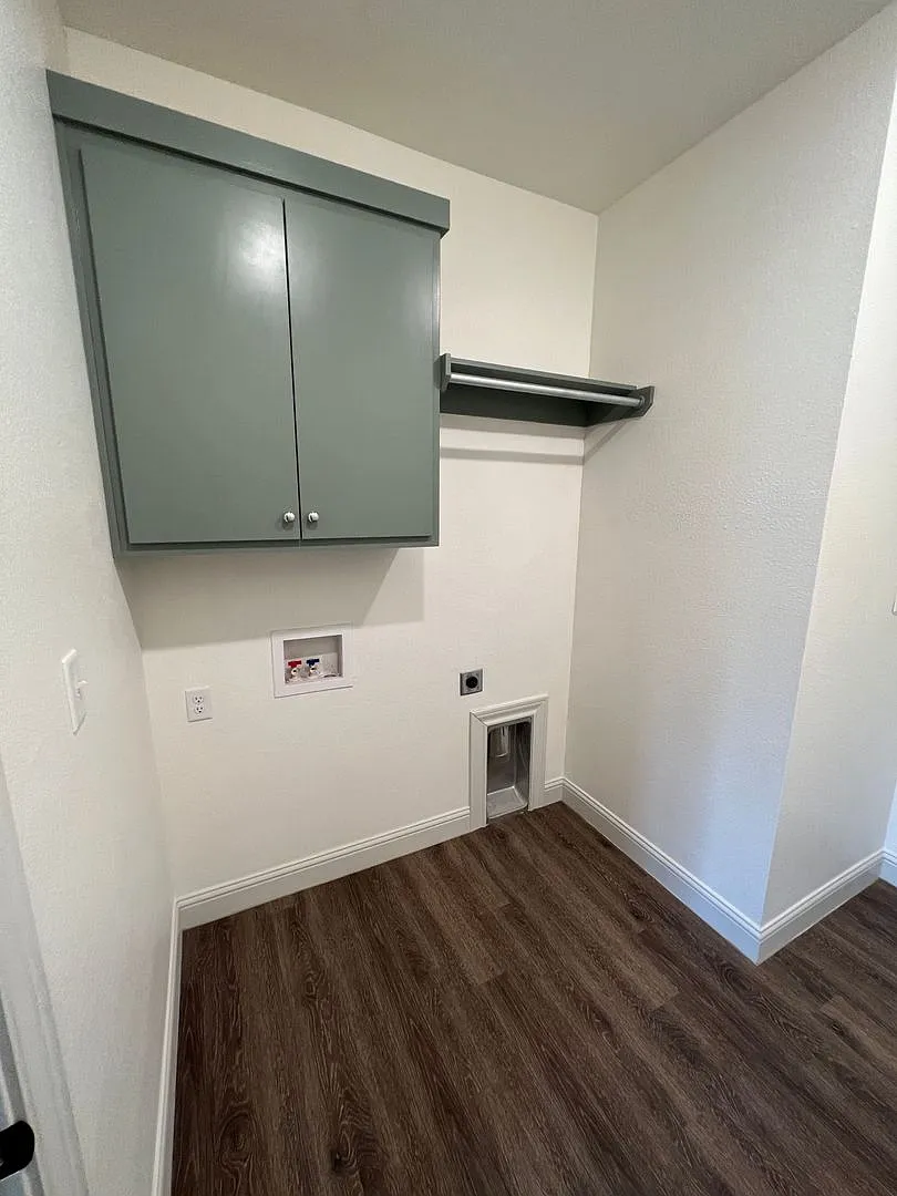 Beautiful 4 bed 2 bath home in Frenship! — Photo 4