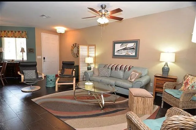 3 bed, 1711 sqft, $2,200 — Photo 3