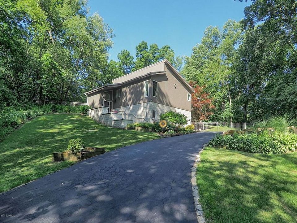 1st image of 183 Briars Farm Ln