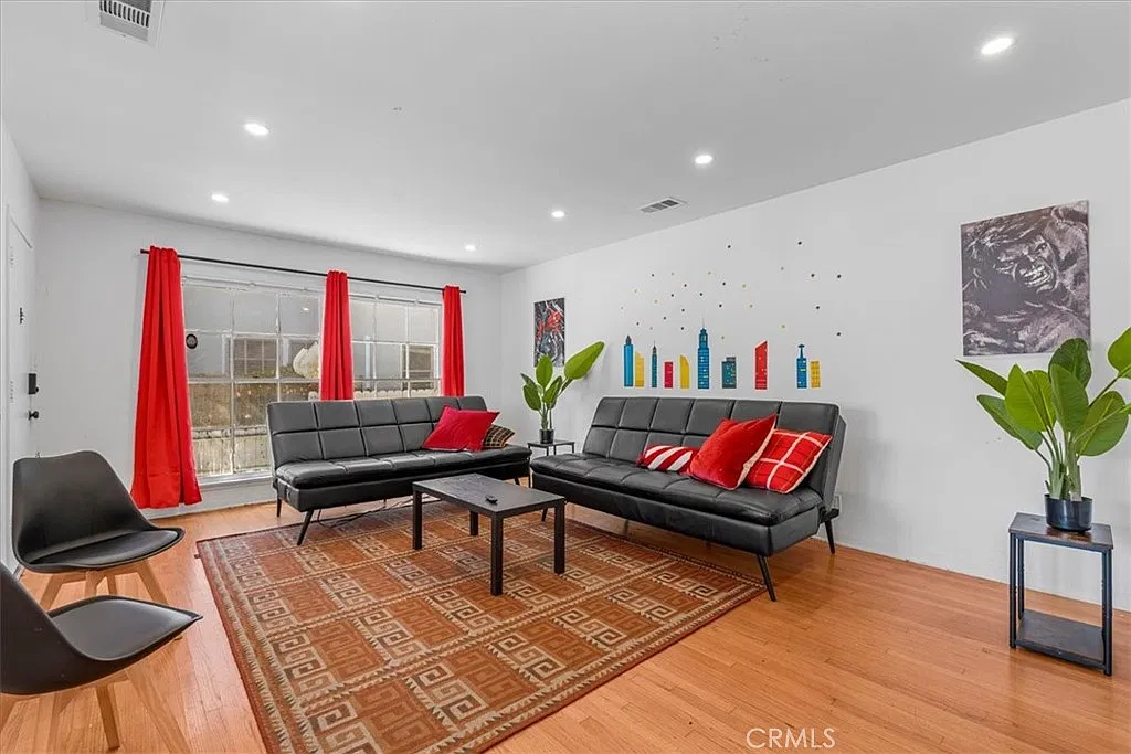 3633 Lime Ave — Photo 3