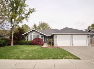 2964 Golden Aspen Dr, Grants Pass, OR 97527