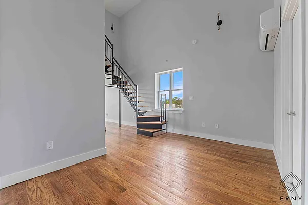 Rented by ERNY LLC | media 37