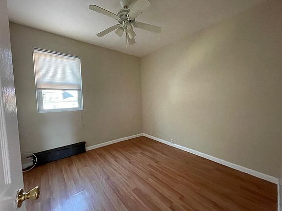 3rd image of 352 Pelton Ave