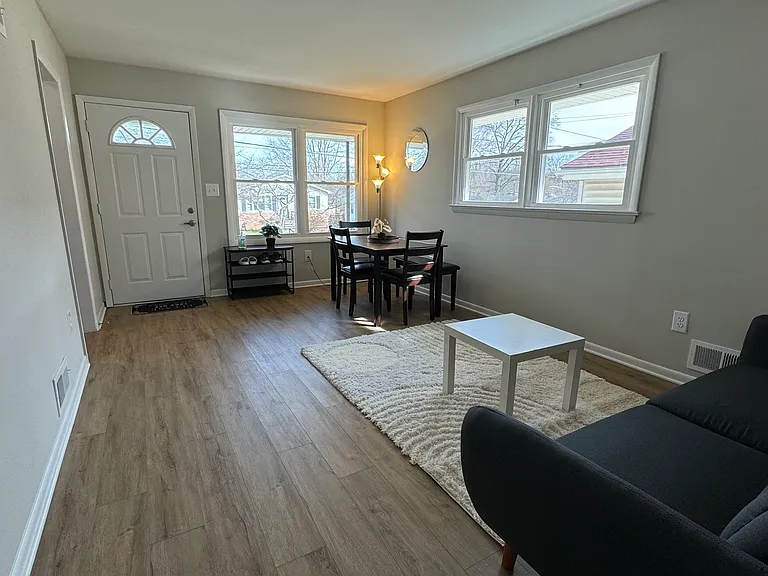 8810 34th Ave — Photo 3