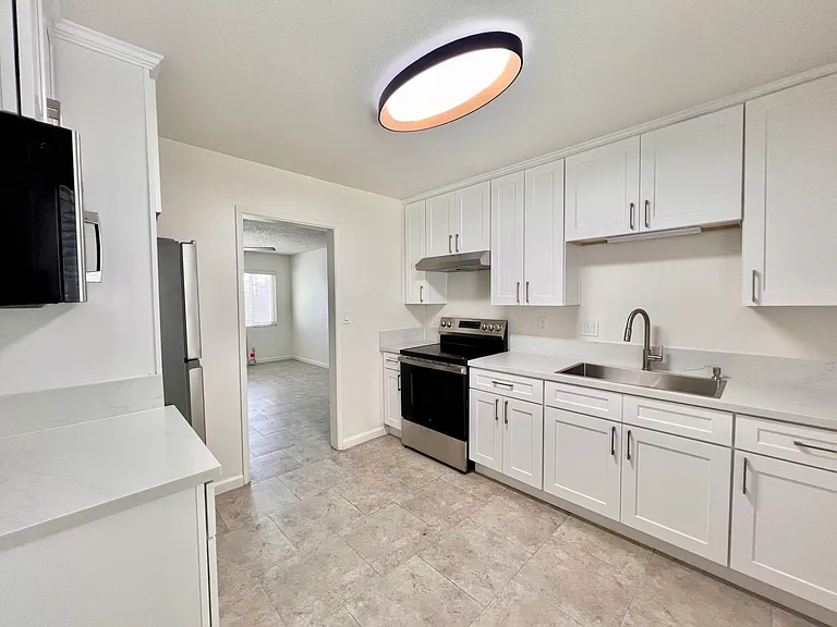 Eat-in Kitchen