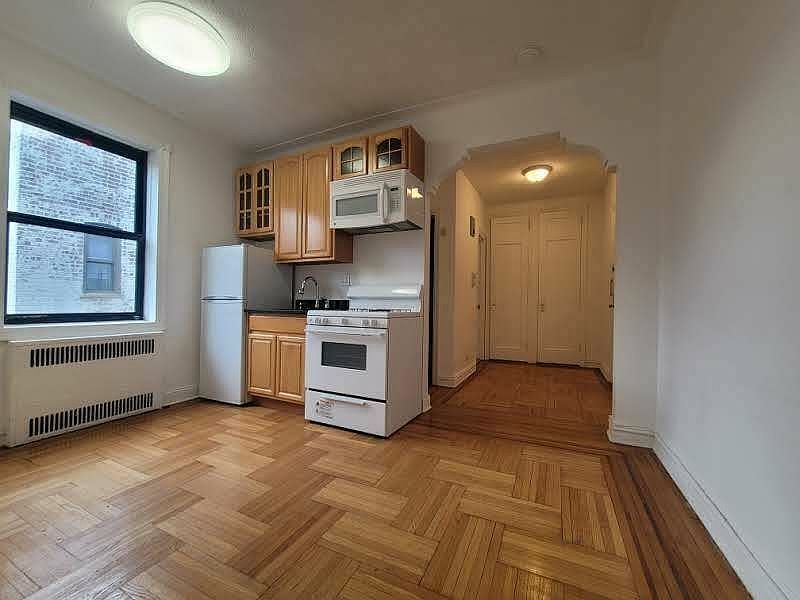 1st image of 33 Crooke Ave APT 6L