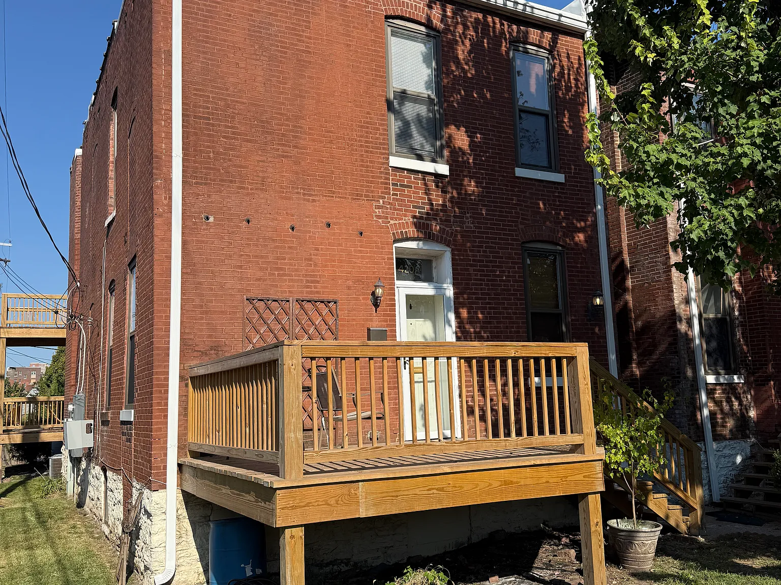 420 Lake Ave — Photo 2