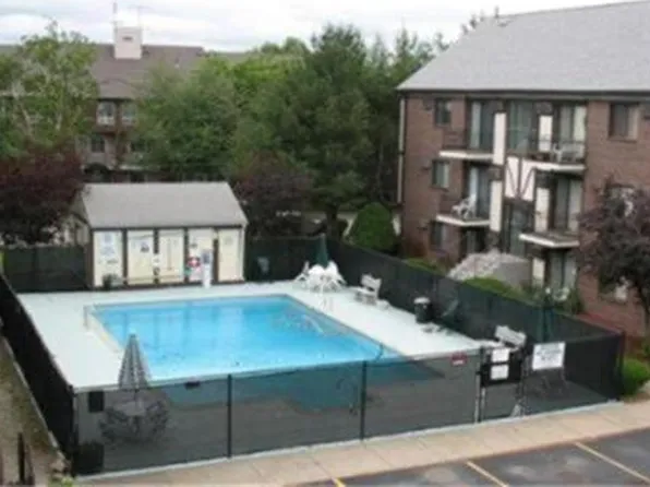 59 Highland Glen Dr APT 334, Randolph, MA 02368