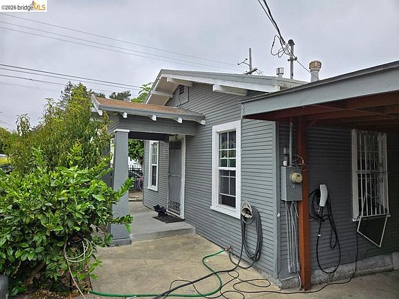 3rd image of 2840 22nd Ave