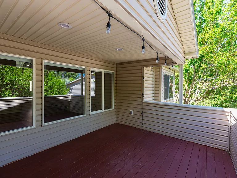 528 Park Ridge Ct — Photo 7