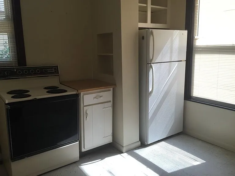 1055 Central St #1 — Photo 4