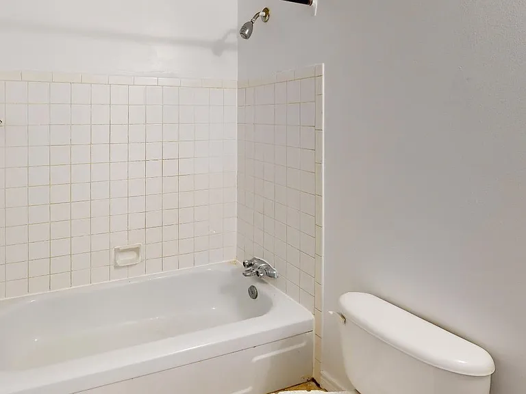 7285 Tranby Ave — Photo 10