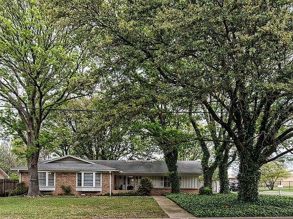 2nd image of 2301 Lake Air Dr