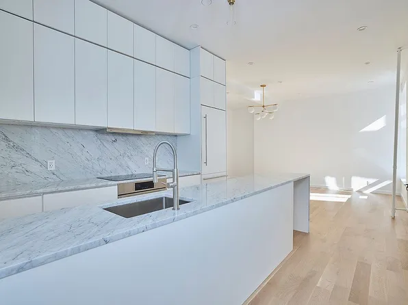 23 E 10th St APT 508, New York, NY 10003