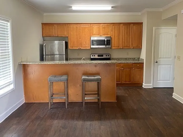 405 Meador Dr — Photo 3