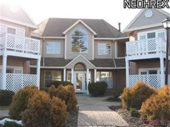 320 Village Pointe Dr #3, Akron, OH 44313