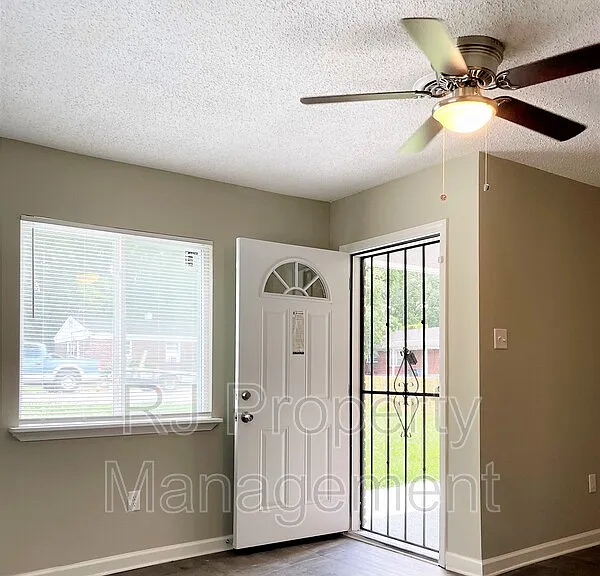 1437 Castalia St — Photo 4