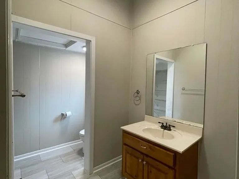 1021 N Sherman Ave — Photo 7