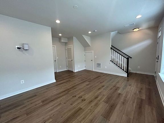 3rd image of 214 Willis St