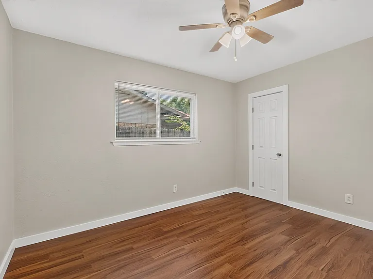 1717 Japonica Ln — Photo 29