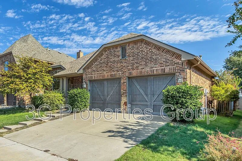 3 bed, 2.5 bath, 2289 sqft, $2,595 — Photo 2