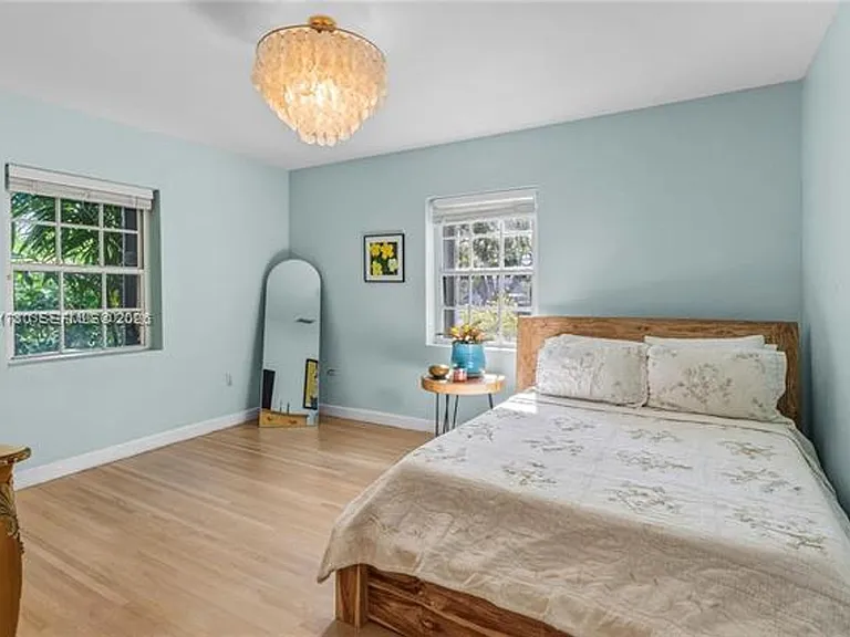 1875 Alamanda Dr #1875 — Photo 12