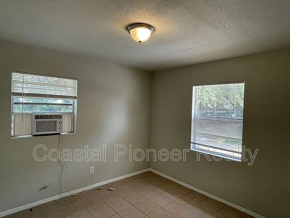 5th image of 1902 N 42nd St #B