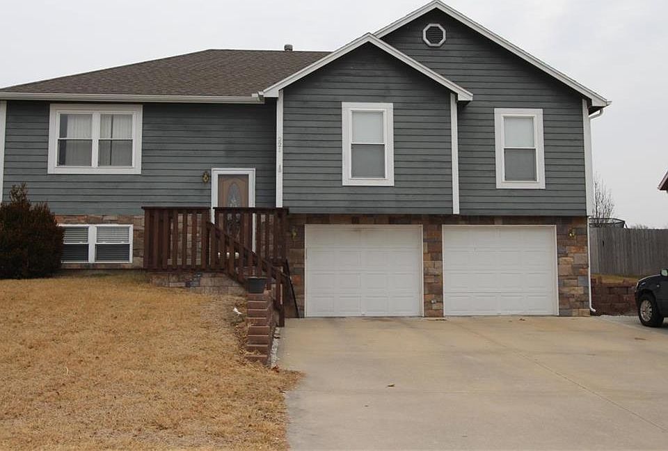 1st image of 221 Whilshire Dr