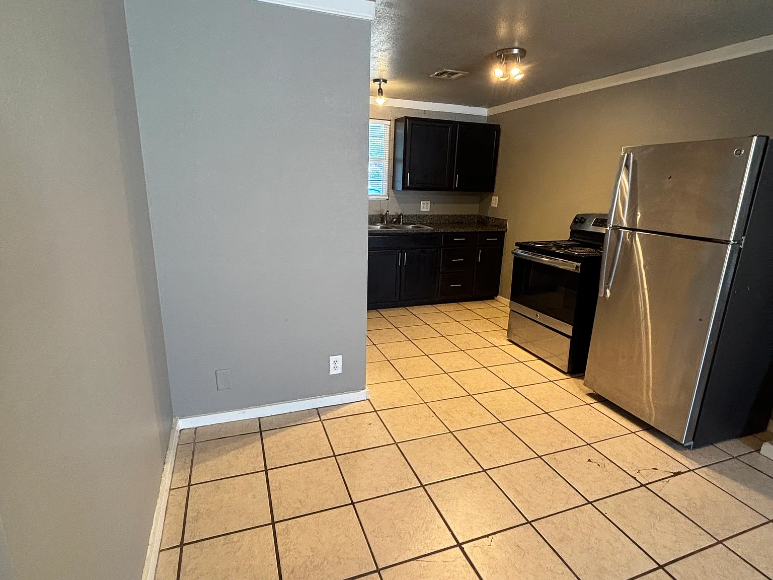 2 bed, 900 sqft, $995 — Photo 4