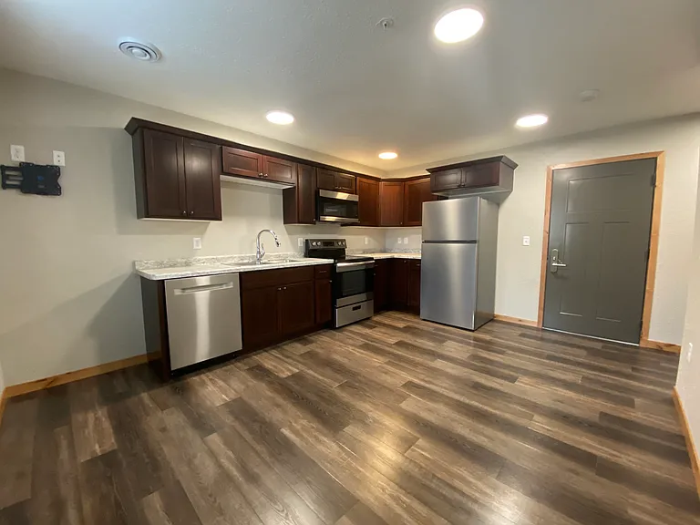 Sunset Place Apartments — Photo 42