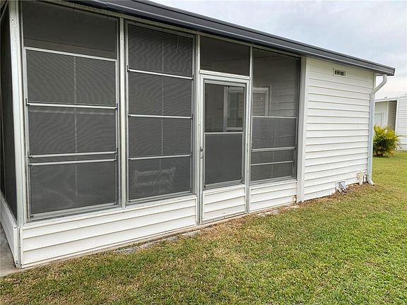 4th image of 1048 Thrush Cir