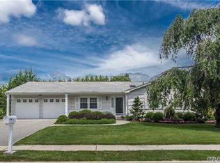 5 Rini Rd, Glen Head, NY 11545