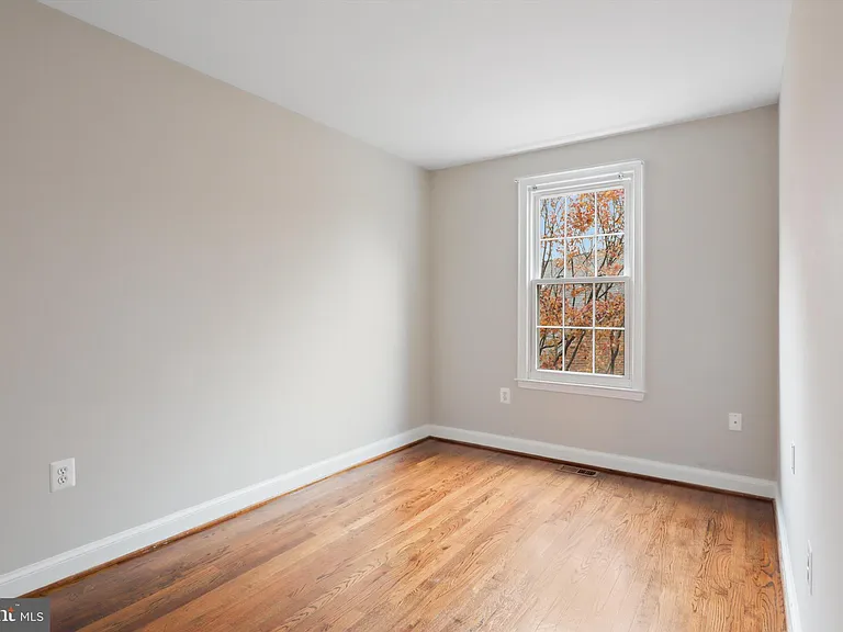 101 Roberts Ct — Photo 23