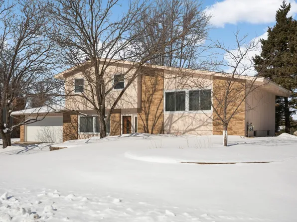 3141 Hillsboro Ave N, New Hope, MN 55427