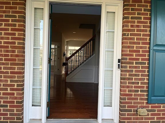 5th image of 203 Shakespeare St