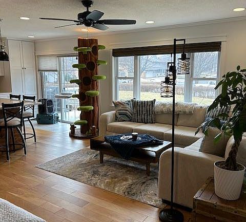 4th image of 1001 Fremont Pl