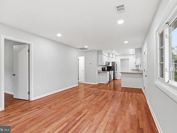 4th image of 14033 Grayson Rd