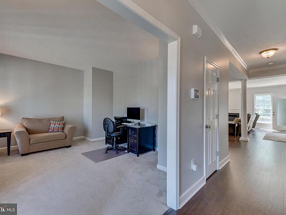4th image of 2622 Schumann St