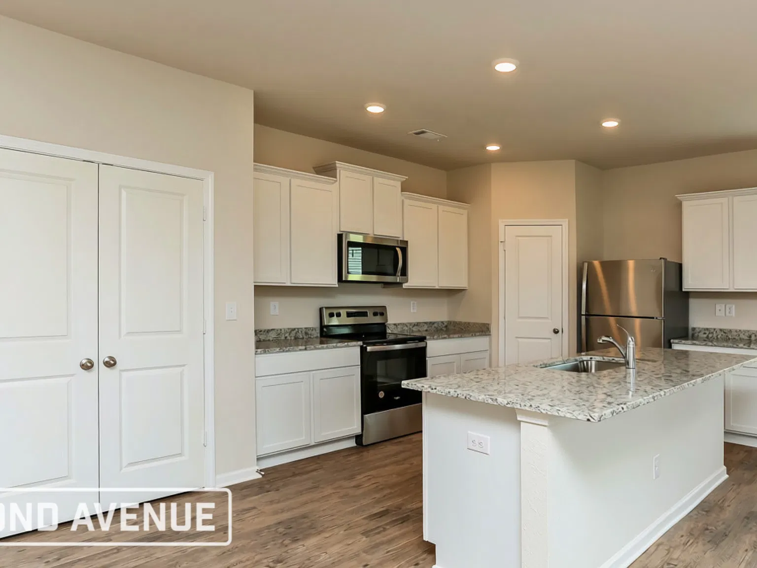 3 bed, 2.5 bath, 1896 sqft, $1,814 — Photo 4