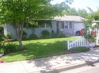 210 Valley Ct, Sutherlin, OR