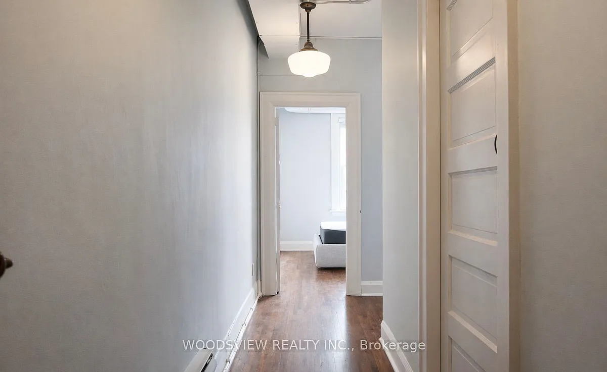 Building Photo - 64 Simcoe St N #2