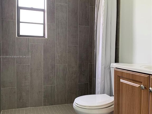 5th image of 1115 NE 10th St #1115