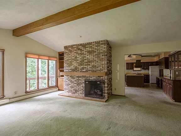 4th image of 2440 Park Dr