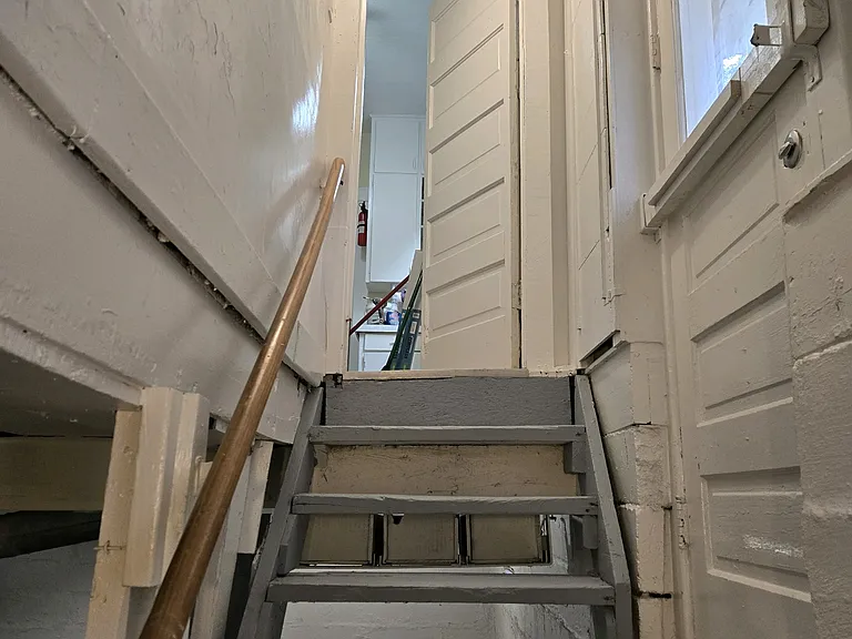 553 Bratnober St — Photo 10
