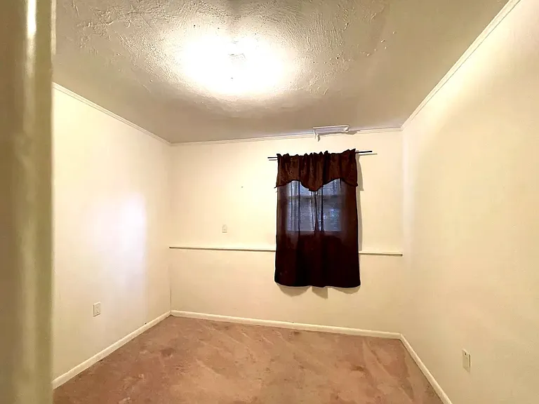 304 Grooms Rd #B — Photo 12