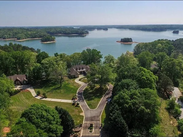 9240 Arbourlac Ln, Gainesville, GA 30506